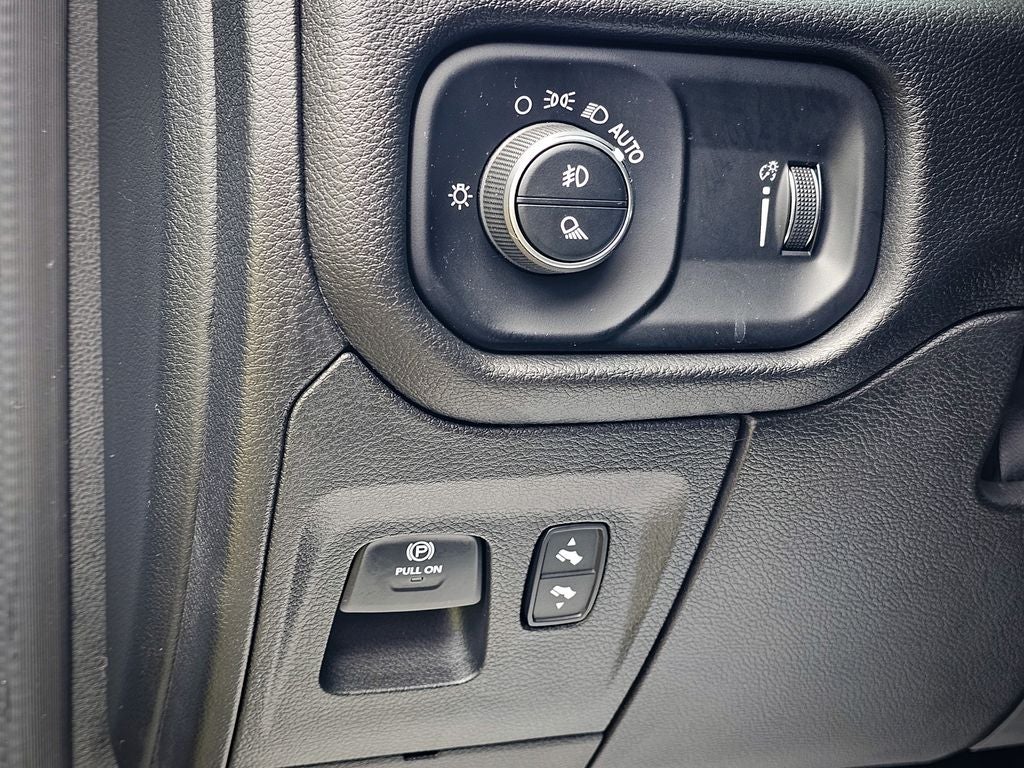 2023 RAM 1500 Big Horn Quad Cab 4x4 6'4' Box