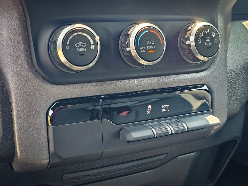 2021 RAM 1500 Big Horn Quad Cab 4x4 6'4' Box