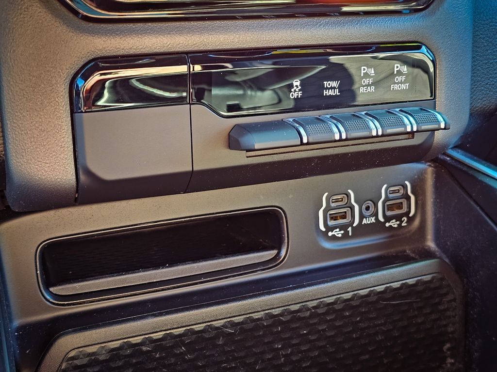 2022 RAM 1500 Big Horn Quad Cab 4x4 6'4' Box