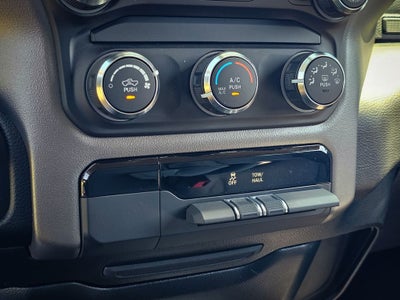 2020 RAM 1500 Big Horn Crew Cab 4x4 5'7' Box