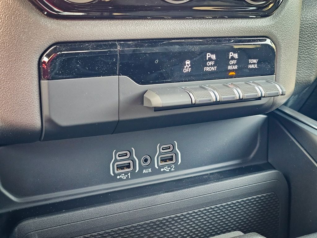 2026 RAM Ram 1500 RAM 1500 EXPRESS CREW CAB 4X4 5'7' BOX