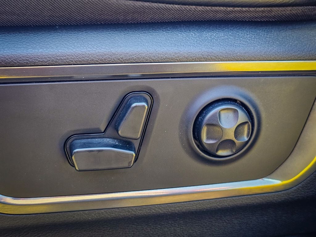 2019 RAM 1500 Limited Crew Cab 4x4 6'4' Box