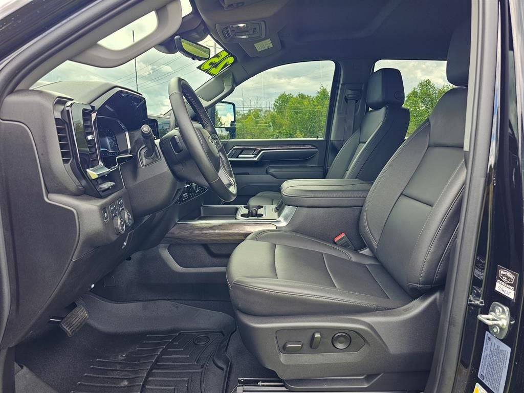 2025 Chevrolet Silverado 2500HD 4WD Crew Cab Standard Bed LTZ