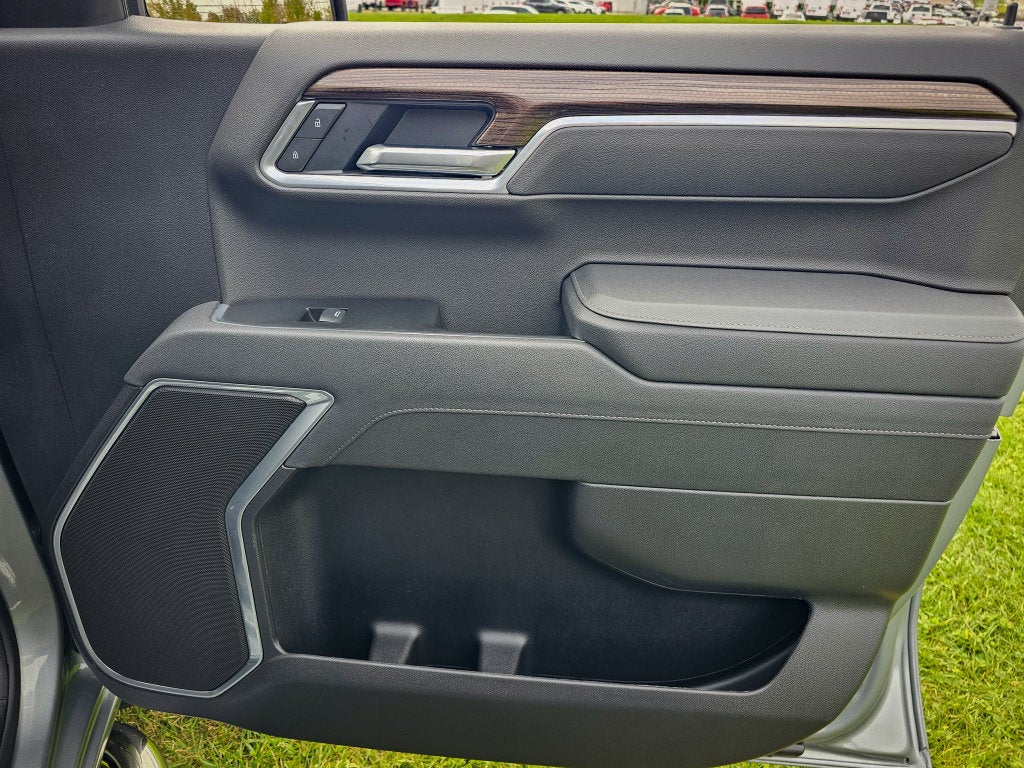 2026 Chevrolet Silverado 1500 4WD Crew Cab Short Bed LT with 2FL