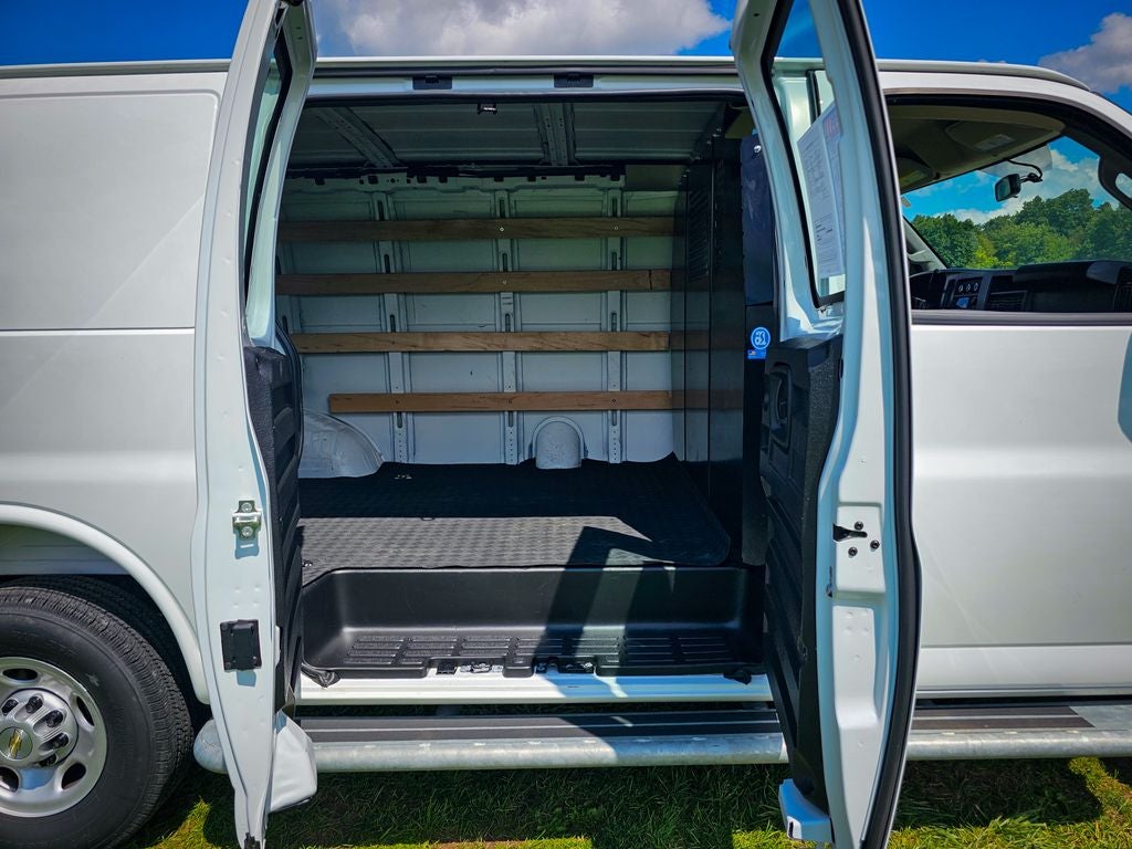 2025 Chevrolet Express Cargo RWD 2500 Regular Wheelbase WT