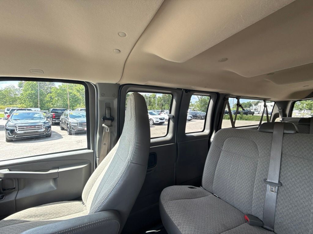 2025 GMC Savana Passenger RWD 3500 Extended Wheelbase LT