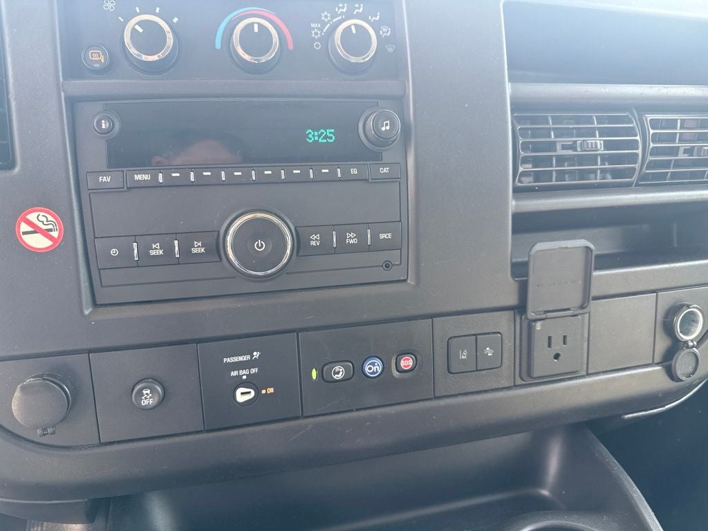 2025 GMC Savana Passenger RWD 3500 Extended Wheelbase LT