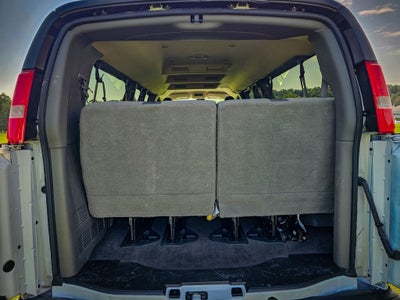 2025 GMC Savana Passenger RWD 3500 Extended Wheelbase LT