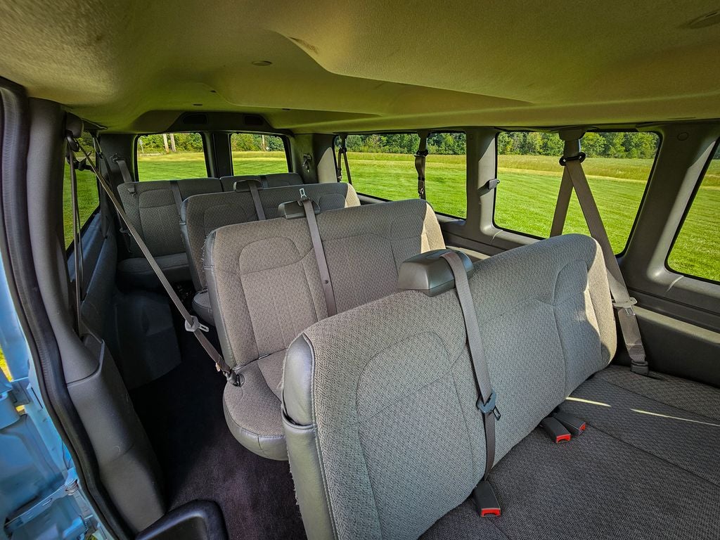 2025 GMC Savana Passenger RWD 3500 Extended Wheelbase LT