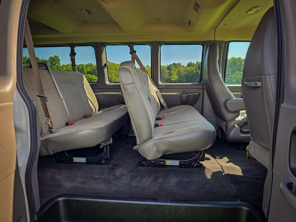 2025 GMC Savana Passenger RWD 3500 Extended Wheelbase LT