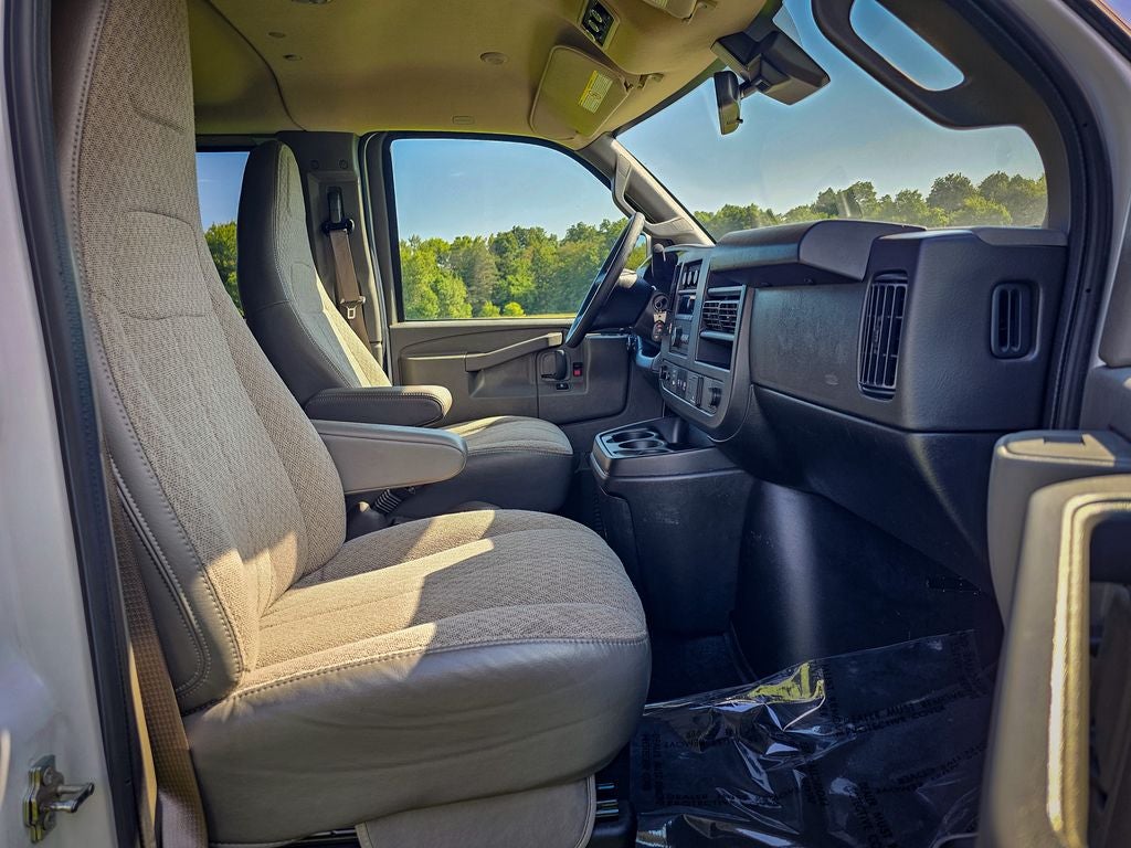 2025 GMC Savana Passenger RWD 3500 Extended Wheelbase LT
