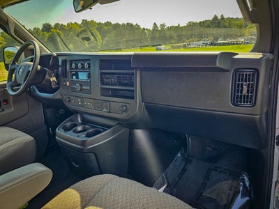 2025 GMC Savana Passenger RWD 3500 Extended Wheelbase LT