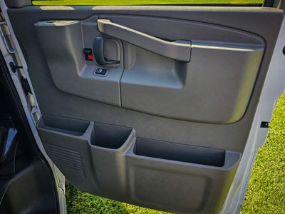 2025 GMC Savana Passenger RWD 3500 Extended Wheelbase LT