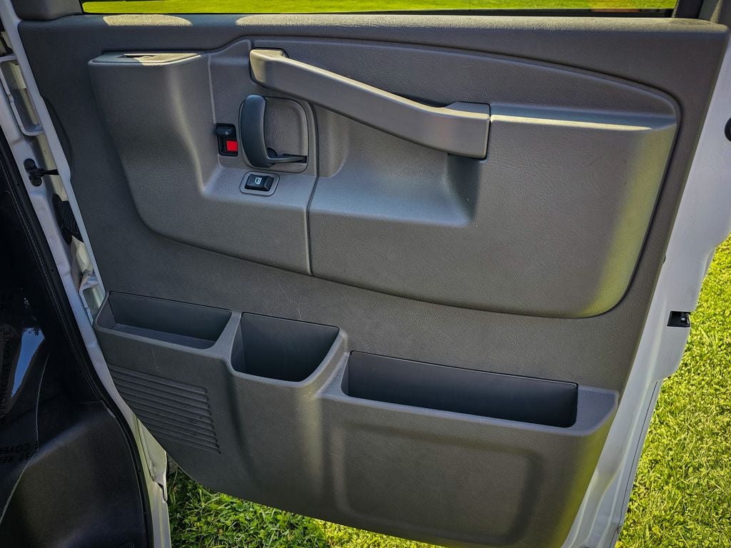 2025 GMC Savana Passenger RWD 3500 Extended Wheelbase LT