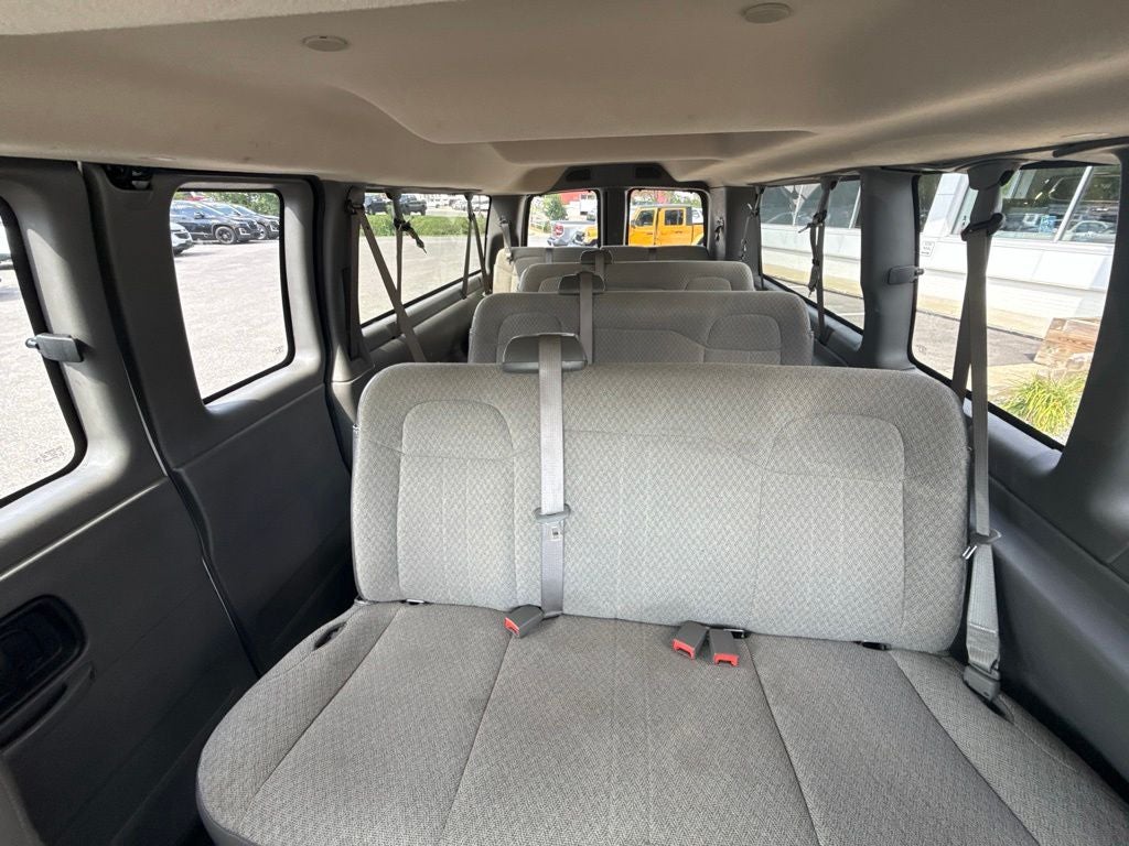 2025 GMC Savana Passenger RWD 3500 Extended Wheelbase LT