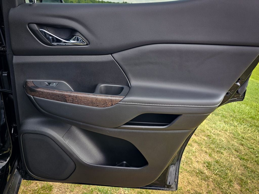 2023 GMC Acadia AWD Denali