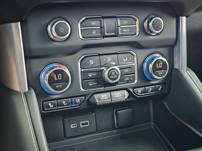 2022 GMC Yukon XL 4WD SLT