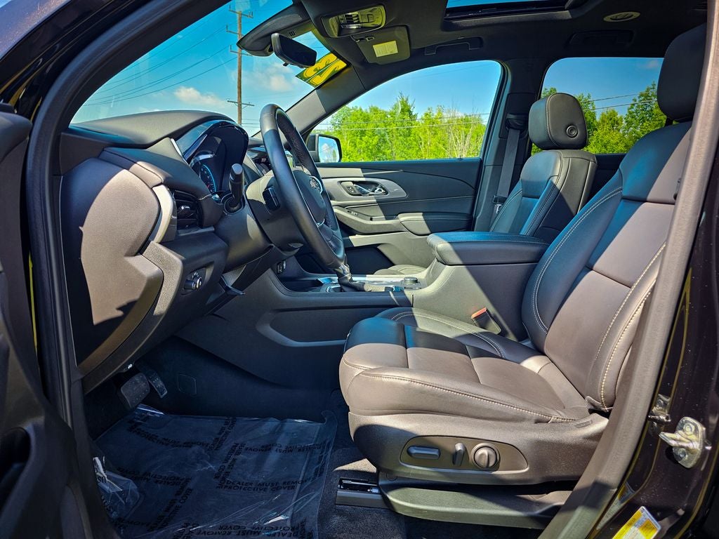 2023 Chevrolet Traverse AWD LT Leather