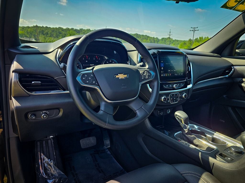 2023 Chevrolet Traverse AWD LT Leather