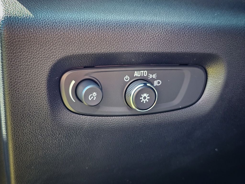 2023 Chevrolet Traverse AWD LT Leather
