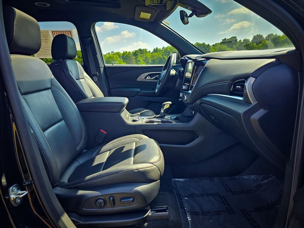 2023 Chevrolet Traverse AWD LT Leather