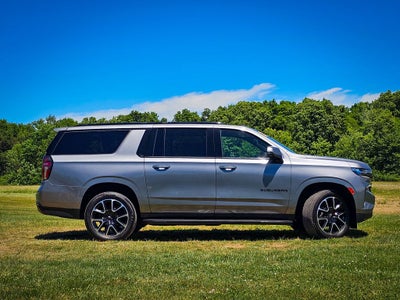 2022 Chevrolet Suburban 4WD RST