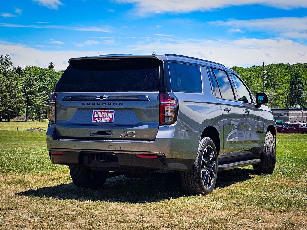 2022 Chevrolet Suburban 4WD RST