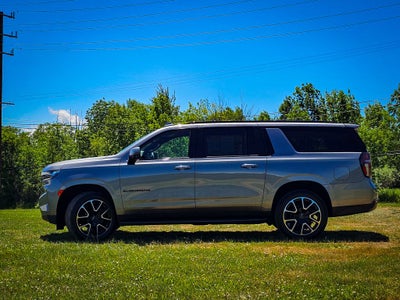 2022 Chevrolet Suburban 4WD RST
