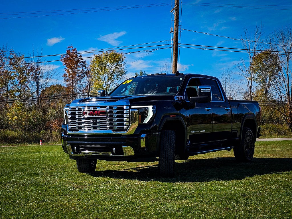2024 GMC Sierra 2500HD 4WD Crew Cab Standard Bed Denali