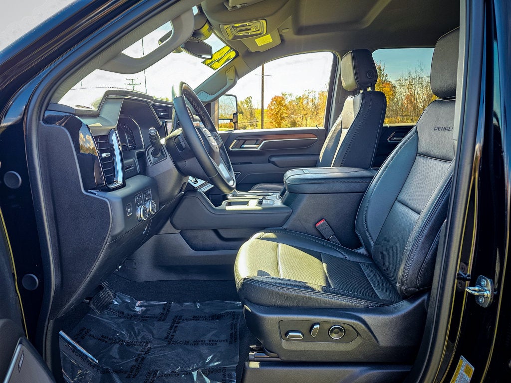 2024 GMC Sierra 2500HD 4WD Crew Cab Standard Bed Denali