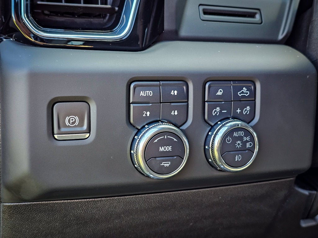 2024 GMC Sierra 2500HD 4WD Crew Cab Standard Bed Denali