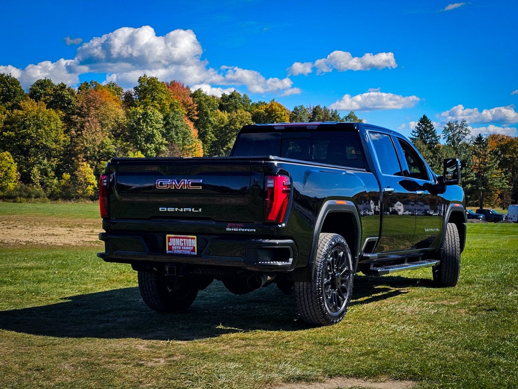 2024 GMC Sierra 2500HD 4WD Crew Cab Standard Bed Denali