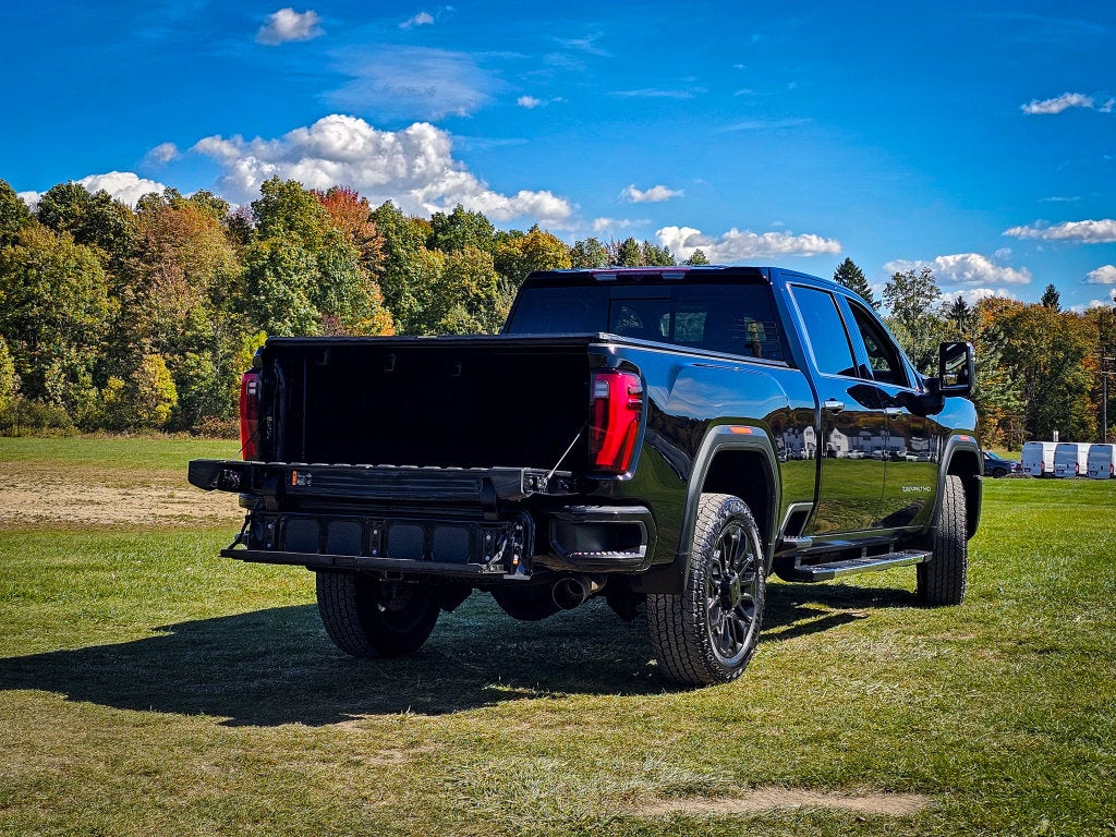 2024 GMC Sierra 2500HD 4WD Crew Cab Standard Bed Denali