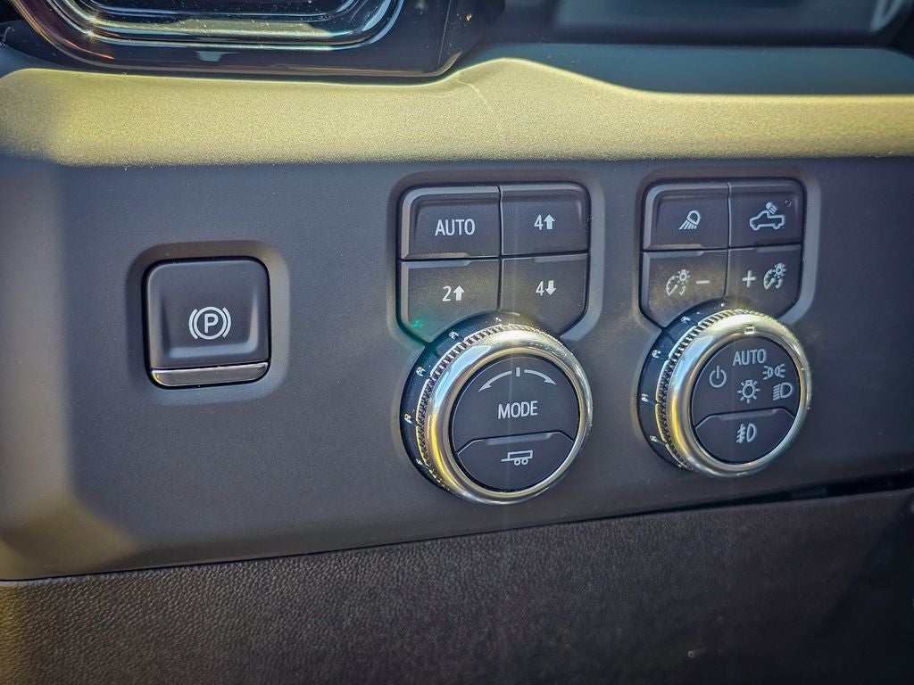 2024 GMC Sierra 2500HD 4WD Crew Cab Standard Bed AT4