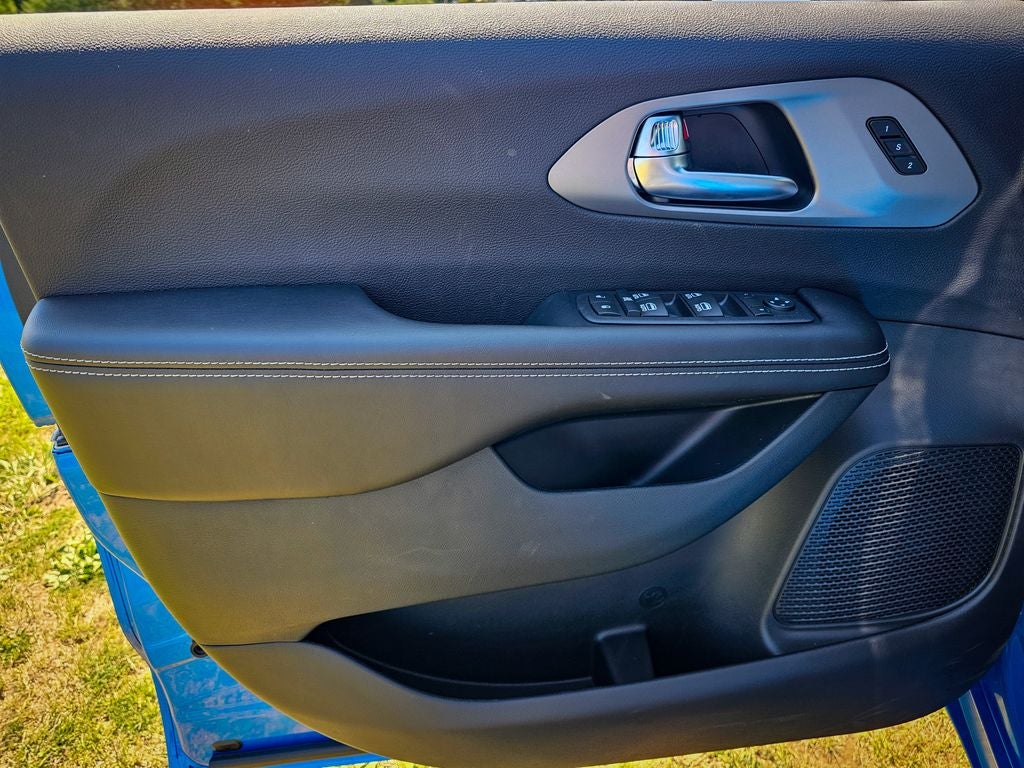 2027 Chrysler Pacifica PACIFICA SELECT