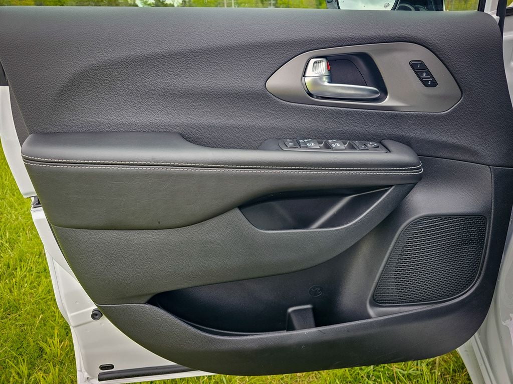 2027 Chrysler Pacifica PACIFICA SELECT