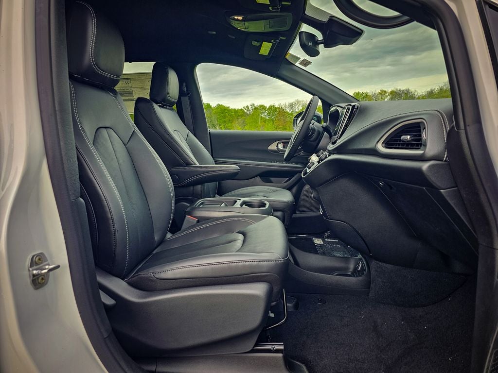 2027 Chrysler Pacifica PACIFICA SELECT
