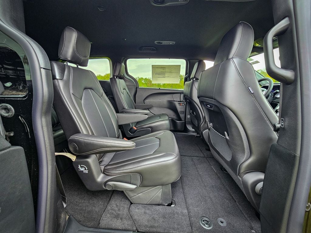 2027 Chrysler Pacifica PACIFICA SELECT