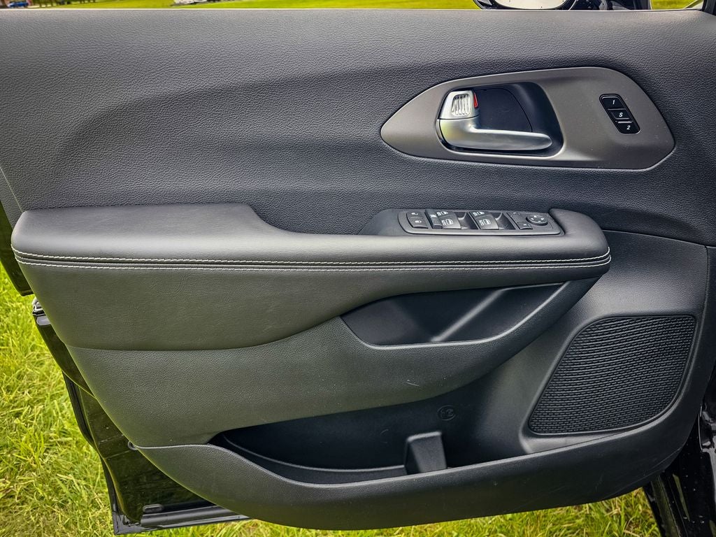 2027 Chrysler Pacifica PACIFICA SELECT AWD