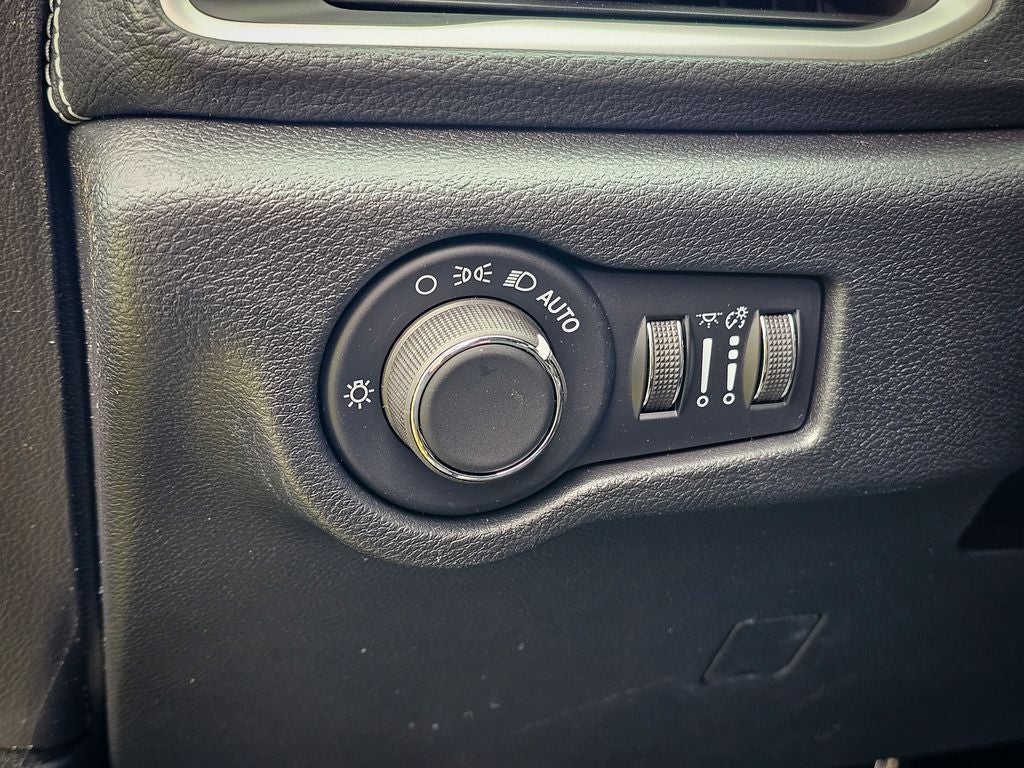 2027 Chrysler Pacifica PACIFICA SELECT AWD