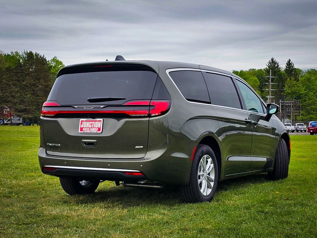 2027 Chrysler Pacifica PACIFICA SELECT AWD