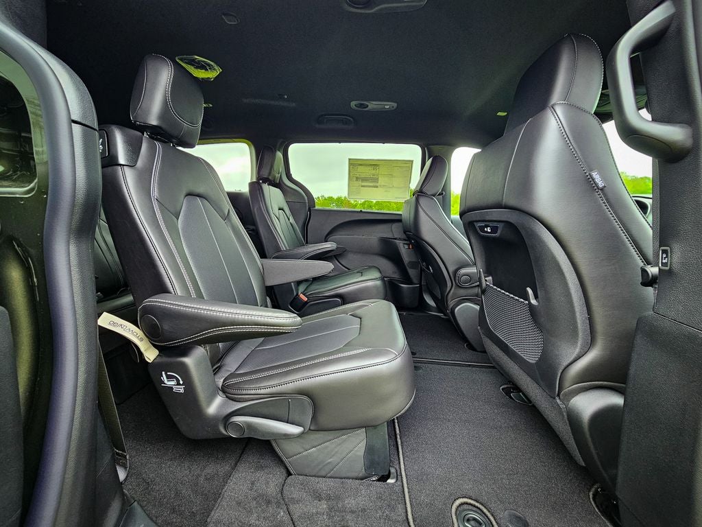 2027 Chrysler Pacifica PACIFICA SELECT AWD