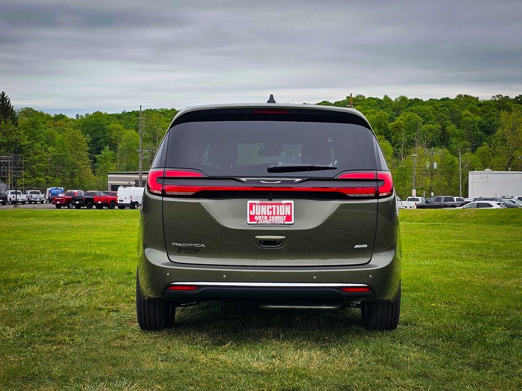 2027 Chrysler Pacifica PACIFICA SELECT AWD