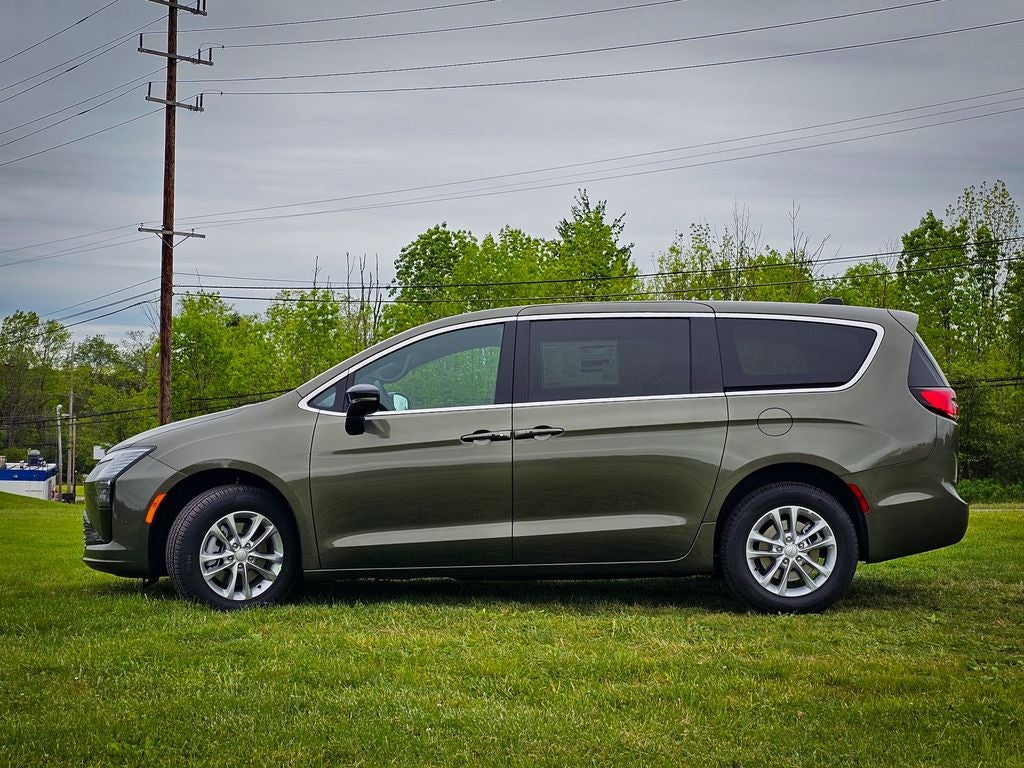 2027 Chrysler Pacifica PACIFICA SELECT AWD