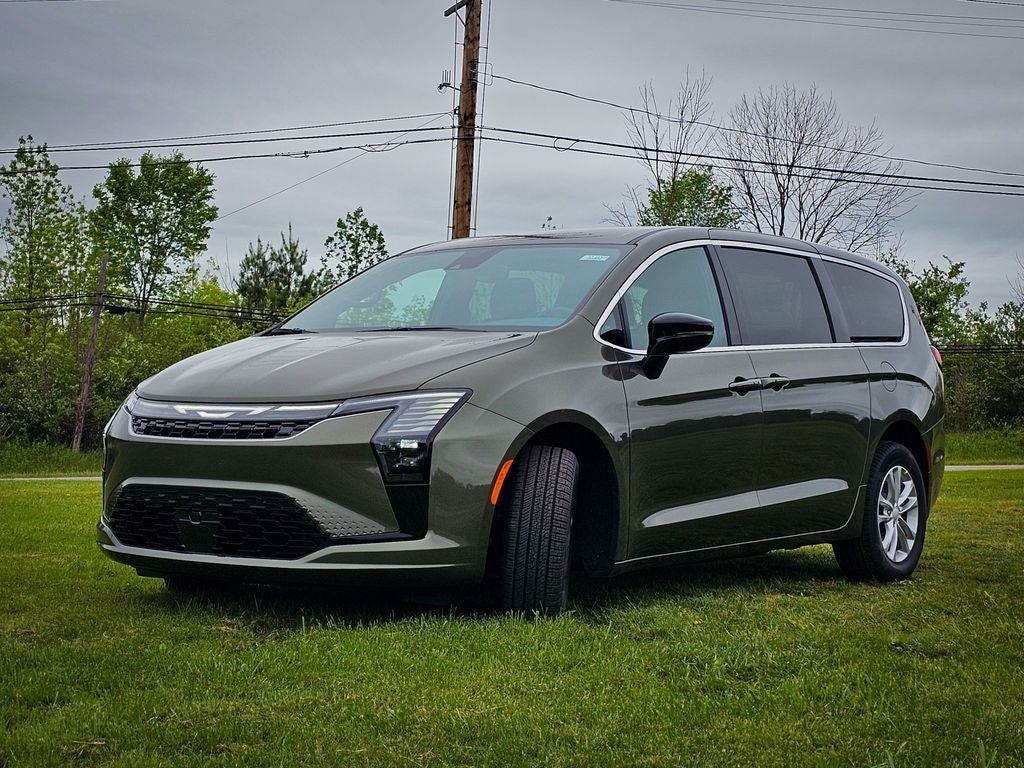 2027 Chrysler Pacifica PACIFICA SELECT AWD
