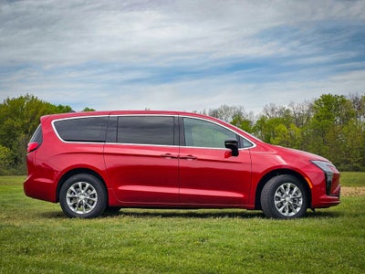 2027 Chrysler Pacifica PACIFICA SELECT AWD