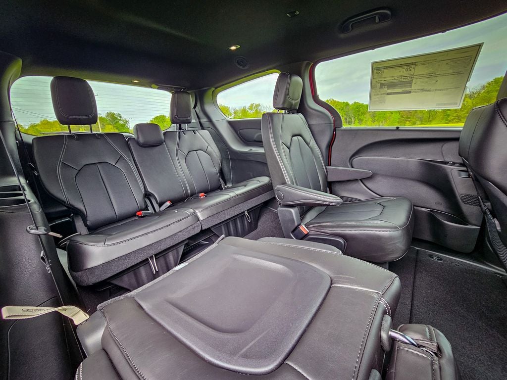 2027 Chrysler Pacifica PACIFICA SELECT AWD