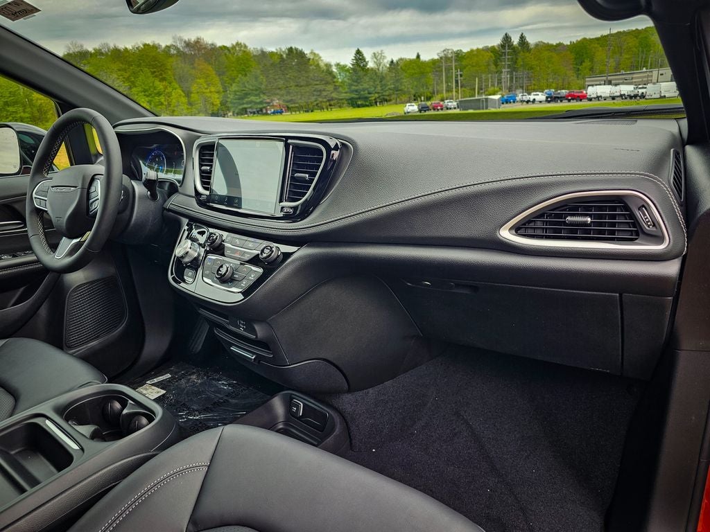 2027 Chrysler Pacifica PACIFICA SELECT AWD