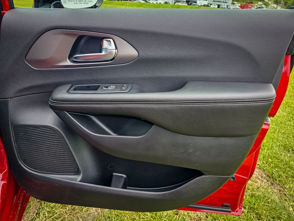 2027 Chrysler Pacifica PACIFICA SELECT AWD