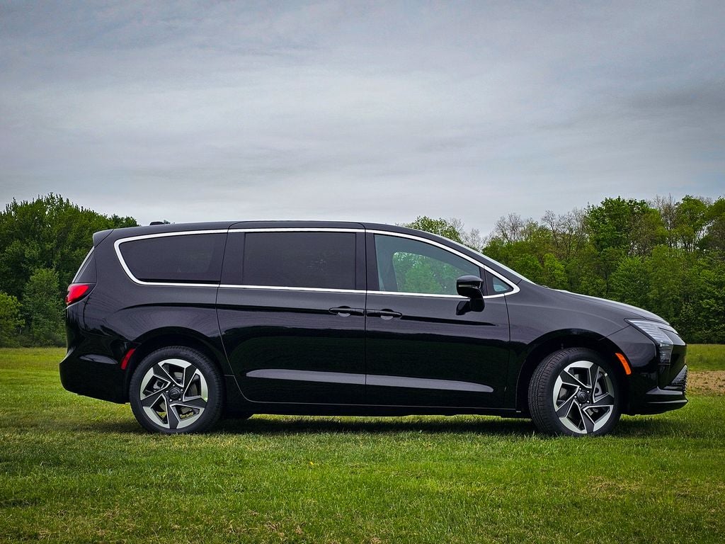 2027 Chrysler Pacifica PACIFICA LIMITED AWD